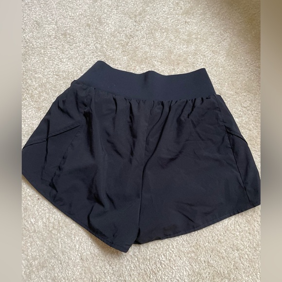Woman’s athletic shorts - Picture 3 of 3